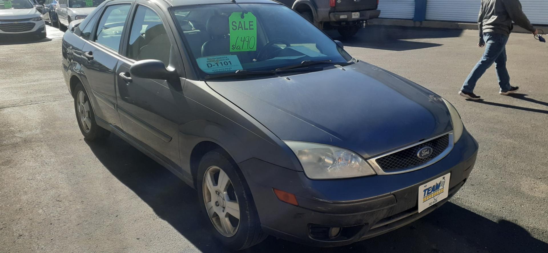 2005 Ford Focus ZX4 S (1FAFP34N15W) with an 2.0L L4 DOHC 16V engine, located at 2015 Cambell Street, Rapid City, SD, 57701, (605) 342-8326, 44.066433, -103.191772 - CARFAX AVAILABLE - Photo#6